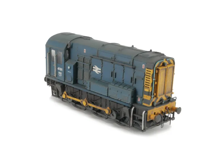 4181 Details added: yellow buffer beams, renumbered, detailed buffer beam and semi detailed buffer beam at coupling end and driver fitted.