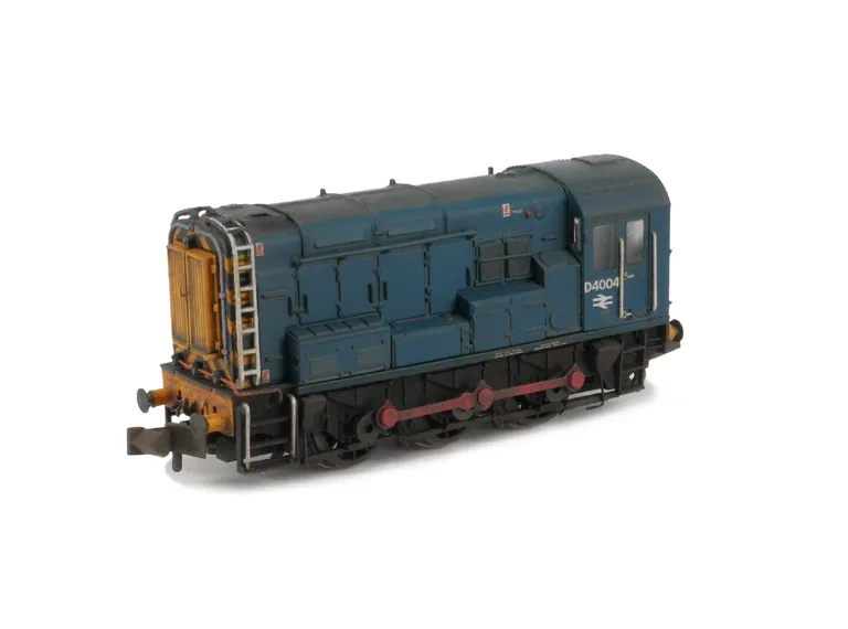 D4004 Details added: renumbered, bracket on nose, shed plates, etched work plates, ladders added, semi detailed buffer beam at both ends and various livery modifications.