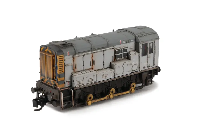 08776 Heavily faded. Details added: renumbered, semi detailed buffer beam at both ends, modified piping at both ends, driver, etched work plates and BR symbols and various livery modifications.