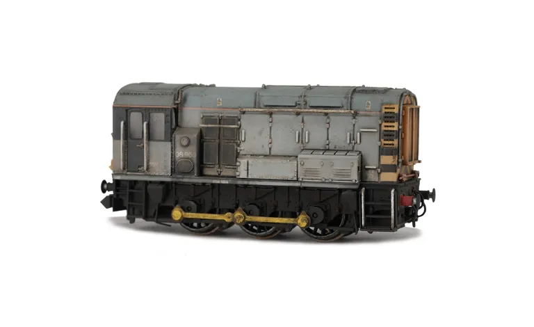 08953 with fading and paint peeling, detailed buffer beam including extra pipework under buffer at one end, semi detailed at coupling end. cantrail added, modified piping, driver and warning flashes changed.