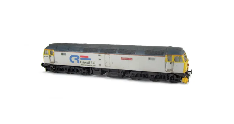 47200 showing a full respray into Cotswold Rail livery. Base model has been converted to a cutaway buffer beam example with etched kick plates and modified battery box. Other details include: detailed buffer beam at one end, moulded nose handrails replace