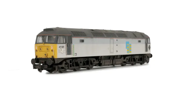 47221 Details include relivery to Petroleum sector, fading, finer aerials, body lowered, etched fan and grills, semi detailed buffer beam at both ends, moulded nose handrails replaced with wire including pommels, etched nameplates and symbols, driver and 
