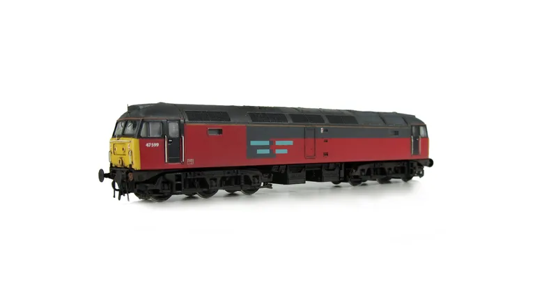 47766 showing a full respray to RES livery including re-positioning of cantrail stripe. Details include: changed battery box, detailed buffer beam at one end and semi detailed buffer beam at coupler end, moulded nose handrails replaced with wire, renumber