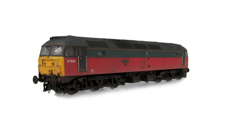 47643 Faded with paint chipping on nose. Details include: etched nameplates/symbols, livery adjustments, finer aerials, body lowered, etched fan and grills, renumbered, driver, detailed buffer beam at one end and semi detailed at coupling end, moulded nos