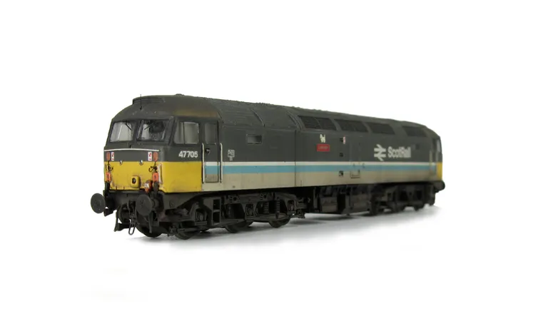 47705 modified to plated over nose at one end. Semi respray to soften colours and shown on a lowered chassis. Details include: etched nameplates, battery box modification, molded cables taken off nose and replaced with much finer wire version, finer aeria