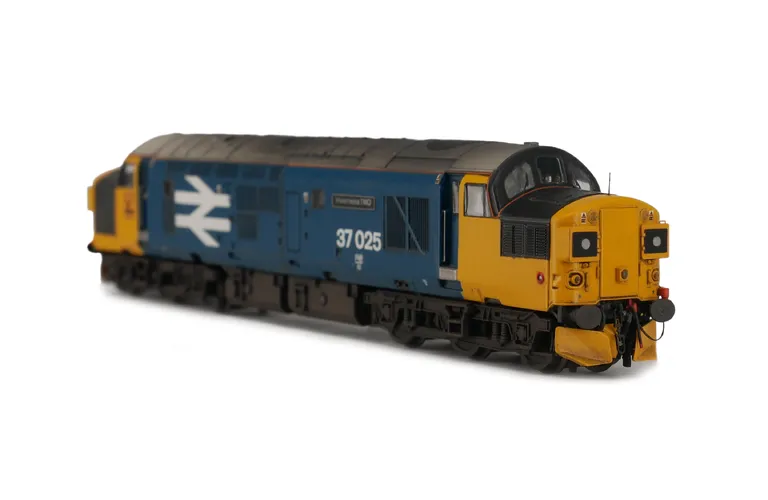 37025 Details include bogie modification to reduce gap between body and bogies, etched nameplates, moulded roof grill replaced with 3D etched fan and grill. etched headcode surrounds and air horn covers, snowploughs, finer aerials, detailed buffer beam an