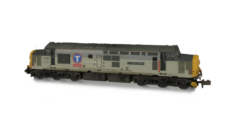 37406 Modifications include; nose catch added, finer aerials, bogie modification to reduce gap between body and bogies, re-livery to Transrail, snowploughs, semi detailed buffer beam at both ends and etched nameplates/symbols.