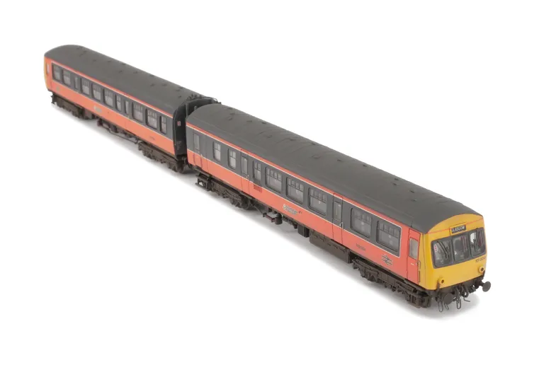 With detailed buffer beam at both ends.