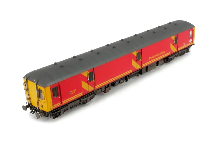 128 Royal Mail with detailed buffer beam at both ends.