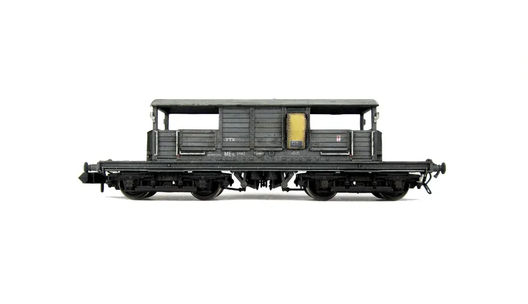 Queen Mary Brake with lot's of special effects including fading and paint peeling. Detailed buffer beam at one end.