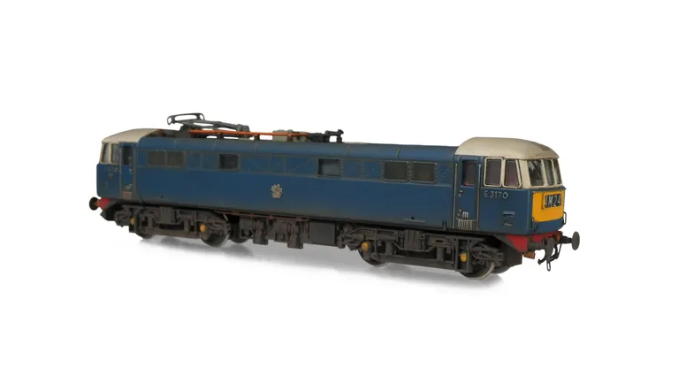 E3170 Full respray to chromatic blue with a conversion into an earlier type headcode box class 86. Other details include: renumbered with metal numbers, front end modified with headcode box conversion, brass buffers, detailed buffer beam at one end and se