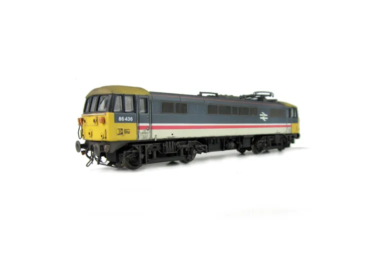 86436 Converted to a 86/4 with a partial respray and relivery. Renumbered , front end modified with moulded jumper cables replaced with sockets and cables, brass buffers, detailed buffer beam at one end, change of panto to high definition version and driv