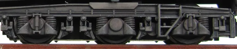 Close up of class 58 bogies. Note the silver of the metal breaking through on the foot steps.