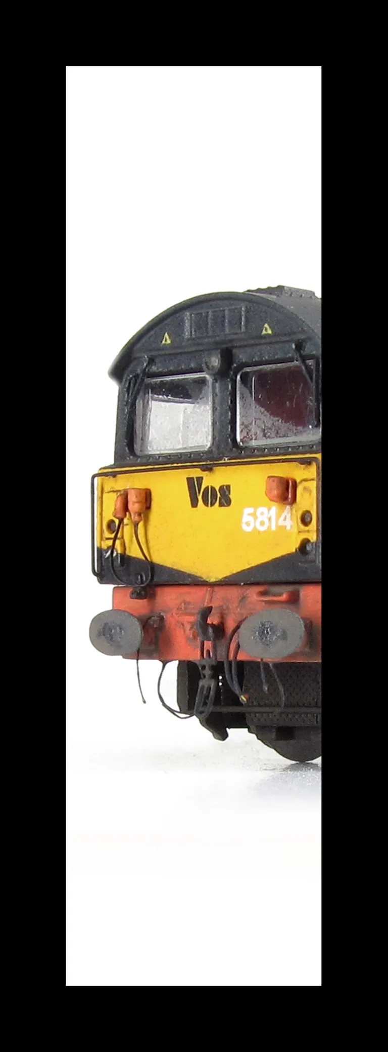 5814 Full respray into Vos Logistics livery with modifications for European running. Headlight added to cab and modified lighting with extra light added and top light blanked off. Detailed buffer beam at one end. Renumbered, pommels added to nose end hand