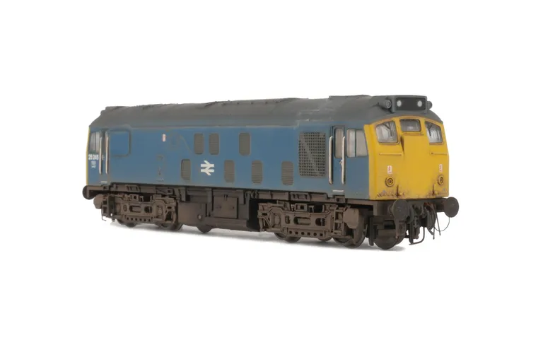 25245 with detailed buffer beam at one end and semi detailed at coupling end, driver fitted and finer nose end handrails,