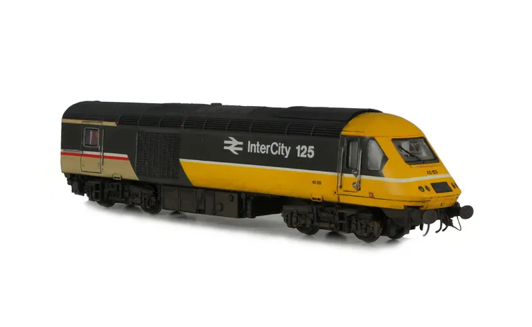 43123 Full respray into Intercity livery with detailed buffer beam at one end.
