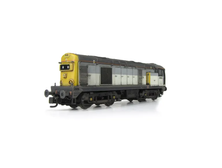20905 Converted to a 20/9 with full respray into Railfreight livery. Added details include: renumbered with added side box, plates added at cab end, side cab windows modified to rectangular versions with etched surrounds, headcode box modified, different 