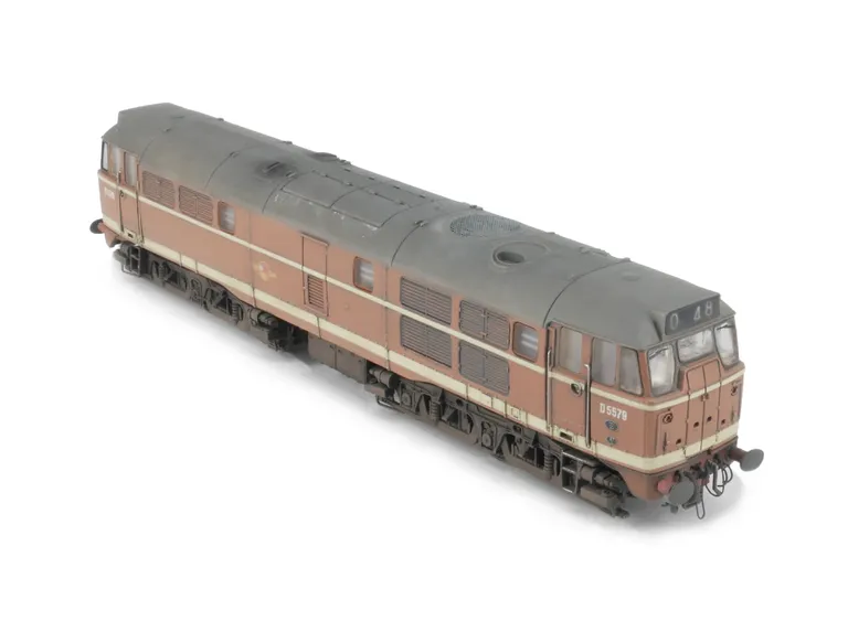 D5579  Added details include: detailedbuffer beam and semi detailed at coupling end, etched work plates and shed plates and roof grills replaced with 3D etched fan and grill.