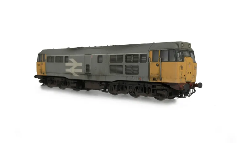 31166 Added details include: heavily faded body, renumbered, detailed buffer beam and semi detailed at coupling end, driver and moulded roof grills replaced with 3D etched fan and grill.