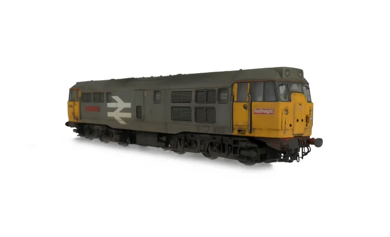 31296 Added details include: cantrail, nose headlight, etched nameplates, renumbered, detailed buffer beam and semi detailed at coupling end, driver and moulded roof grills replaced with 3D etched fan and grill.
