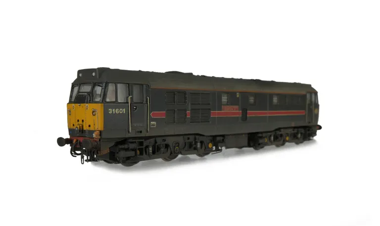 31601 Full respray to Fragonset livery, Added details include: etched nameplates, bogie springs, cables and wheel bearings  painted, detailed buffer beam and semi detailed at coupling end, driver, converted to Top Hat version with moulded roof grills repl