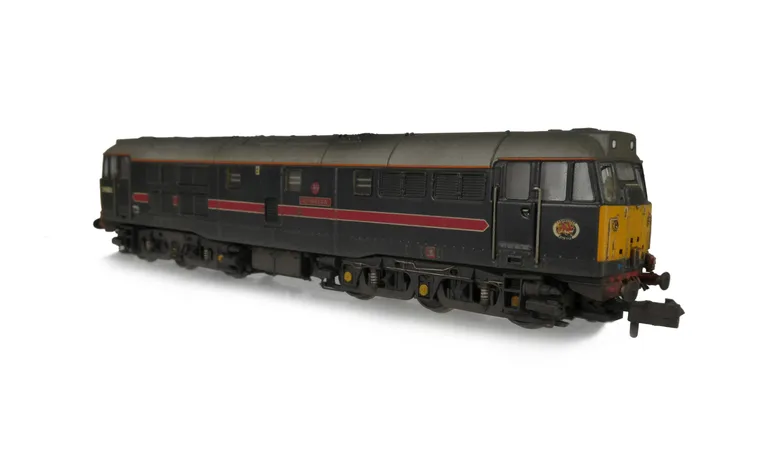 31602 Full respray to Fragonset livery, Added details include: etched nameplates, bogie springs, cables and wheel bearings  painted, semi detailed buffer bean at both ends, driver and moulded roof grills replaced with 3D etched fan and grill.