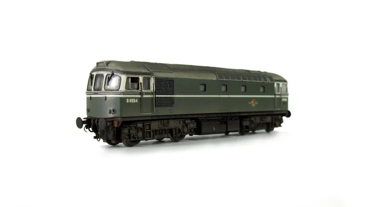 D6554 with added details of: renumbered, footsteps above buffers, detailed buffer beam, speedo and driver/guard added.