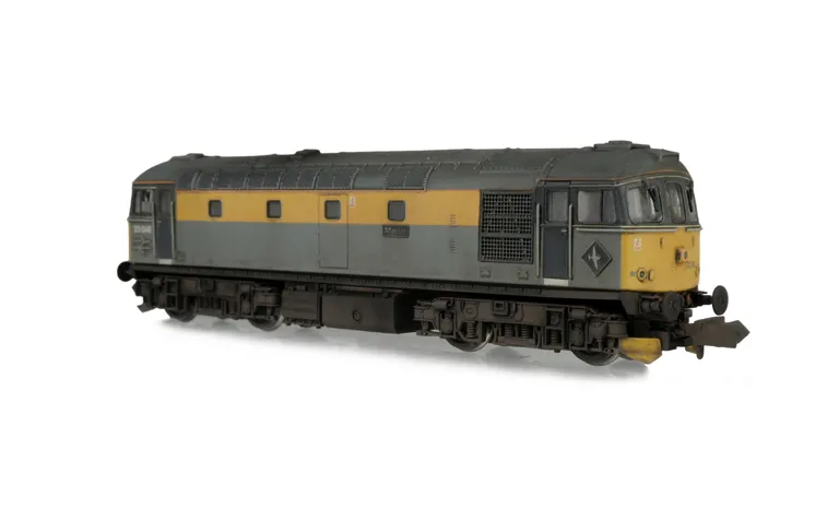 33046 with added details of: faded paintwork, snowploughs, footsteps above buffers, semi detailed buffer beam at both ends, etched nameplates and symbols, driver and moulded roof grill replaced with 3D etched fan and grill.