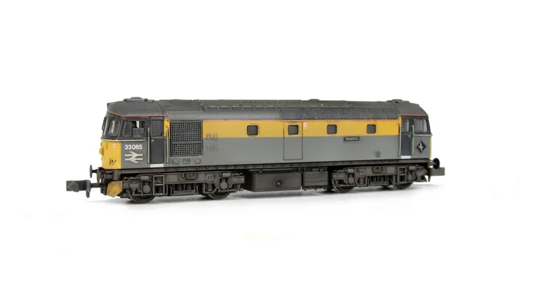 33065 with added details of: livery adjusted to prototype, snowploughs, driver, brass buffers, renumbered, footsteps above buffers, etched nameplates and symbols and semi detailed buffer beam at both ends.