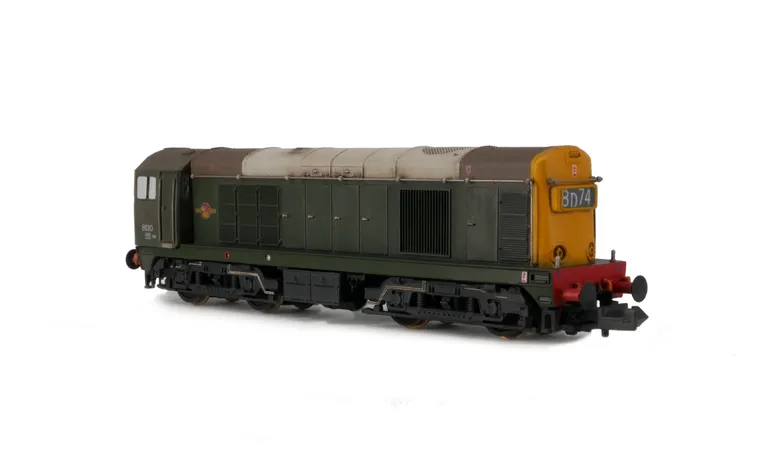 D8130 Renumbered with added livery variation including patch painting on the cab around the running number as well as freshly painted roof area, nose ends and running plate as per the prototype. Ends resprayed to yellow and white piping added to the bogies. Details added: headcode changed, roof grills replaced with much finer etched fan and grill, bogie modification to reduce the gap between body and bogies, speedo cable, finer ladder on one bogie and semi detailed buffer beam at both ends.